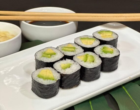 Roll whith avacado